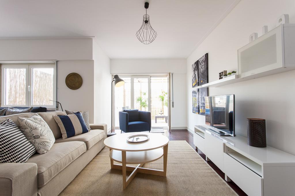 ליסבון Joivy Superb 1-Bed Apt With Workspace And Terrace, Close To Avenida Da Liberdade מראה חיצוני תמונה